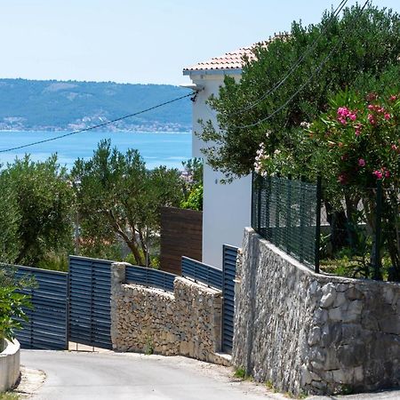 Plum Holiday Home Каштел-Стари Экстерьер фото