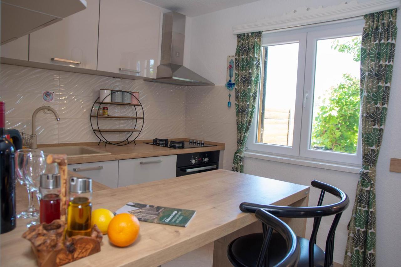 Plum Holiday Home Каштел-Стари Экстерьер фото