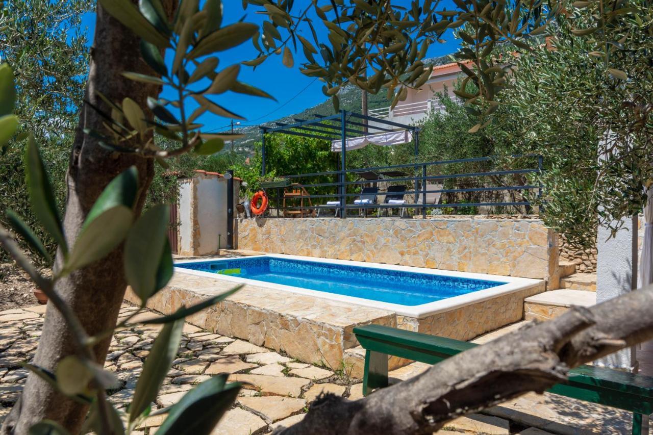 Plum Holiday Home Каштел-Стари Экстерьер фото